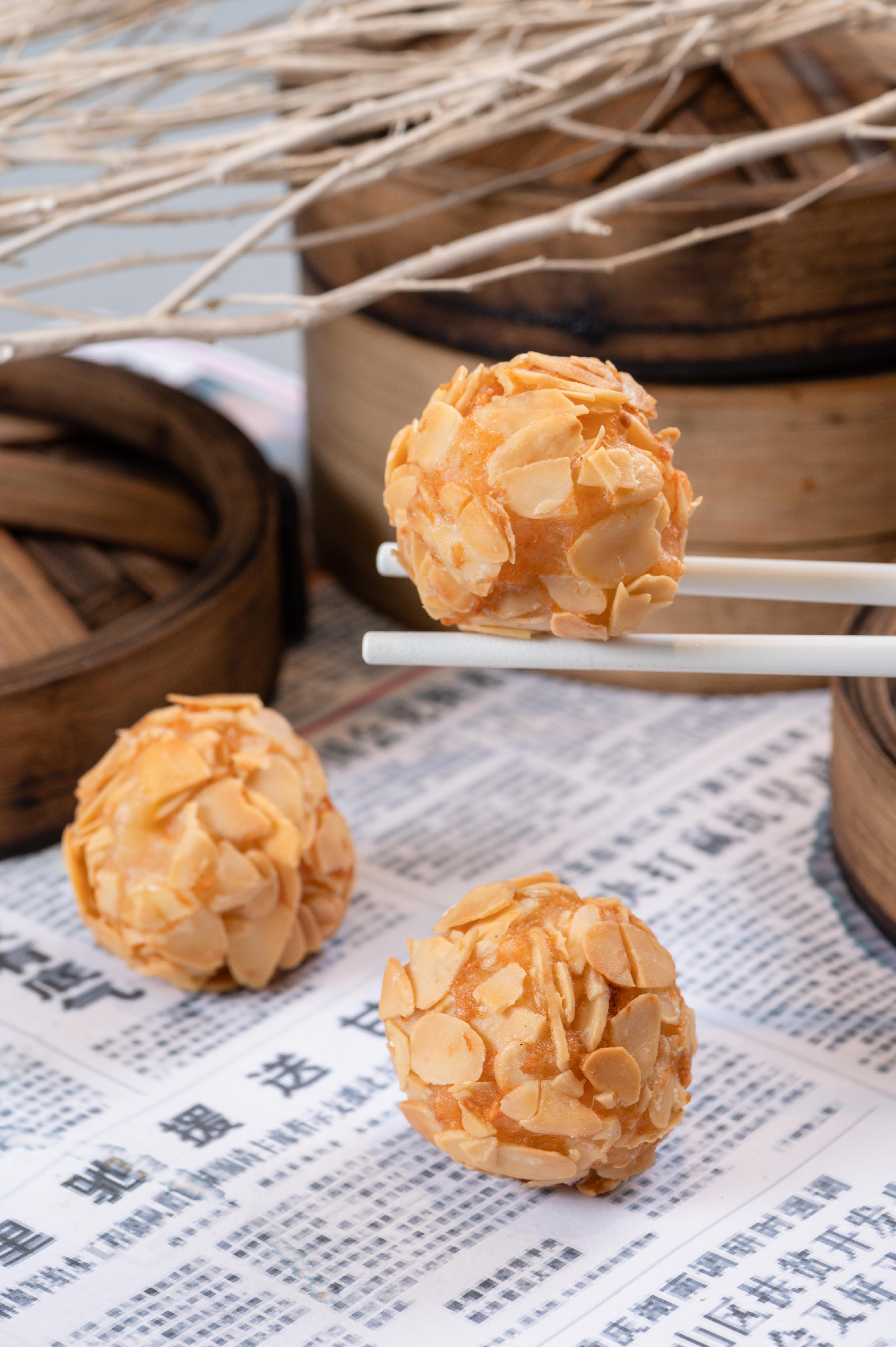 Crispy Almond Balls